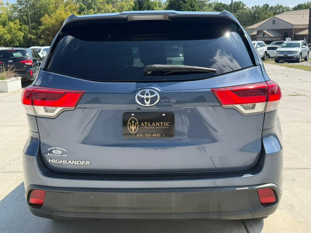 Toyota Highlander LE V6 FWD (Natl) 2017