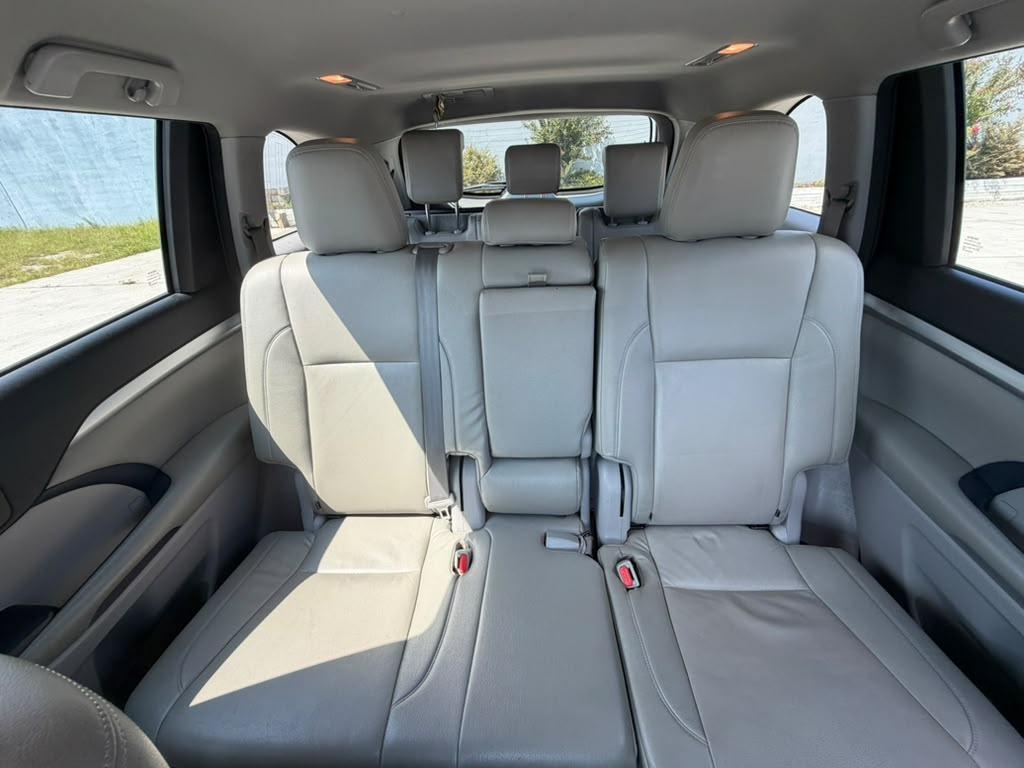 Toyota Highlander LE V6 FWD (Natl) 2017