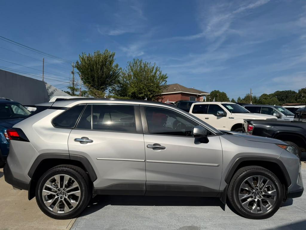 Toyota RAV4 Limited FWD (Natl) 2019