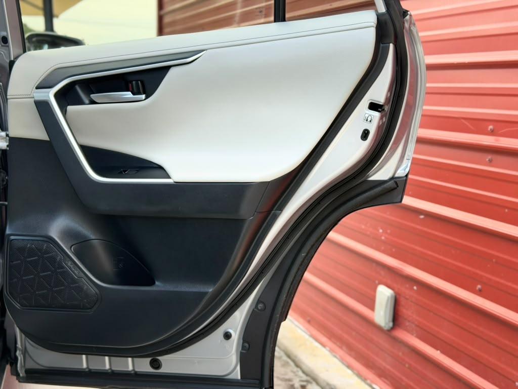 Toyota RAV4 Limited FWD (Natl) 2019
