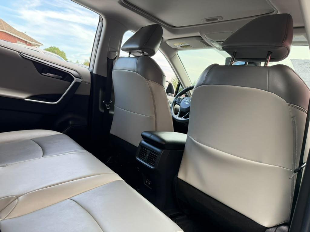 Toyota RAV4 Limited FWD (Natl) 2019