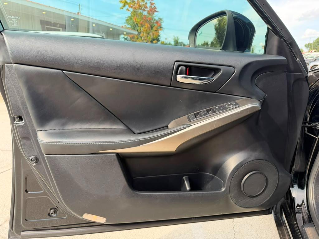Lexus IS 200t 4dr Sdn 2016