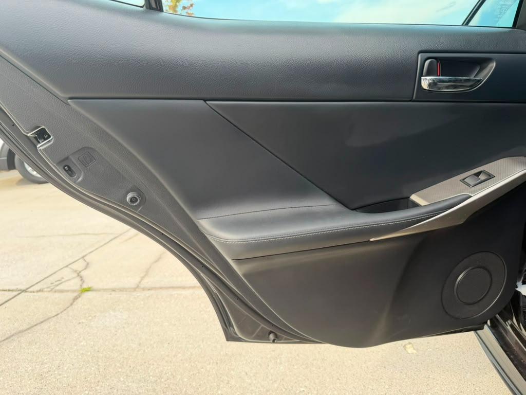 Lexus IS 200t 4dr Sdn 2016