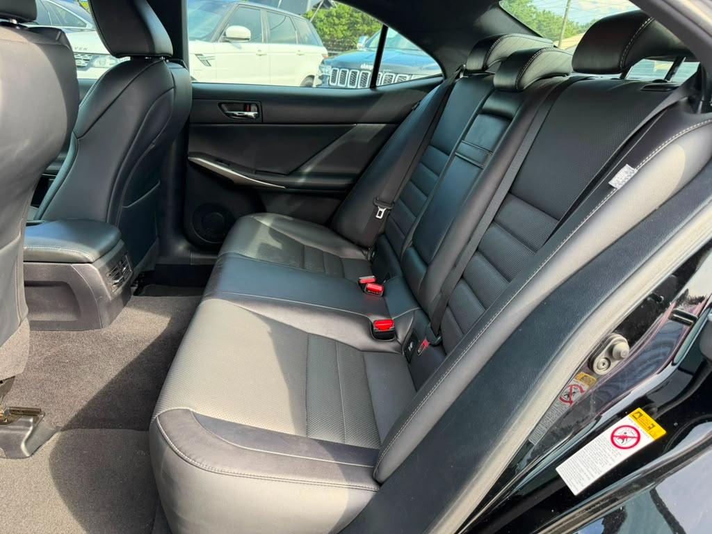 Lexus IS 200t 4dr Sdn 2016