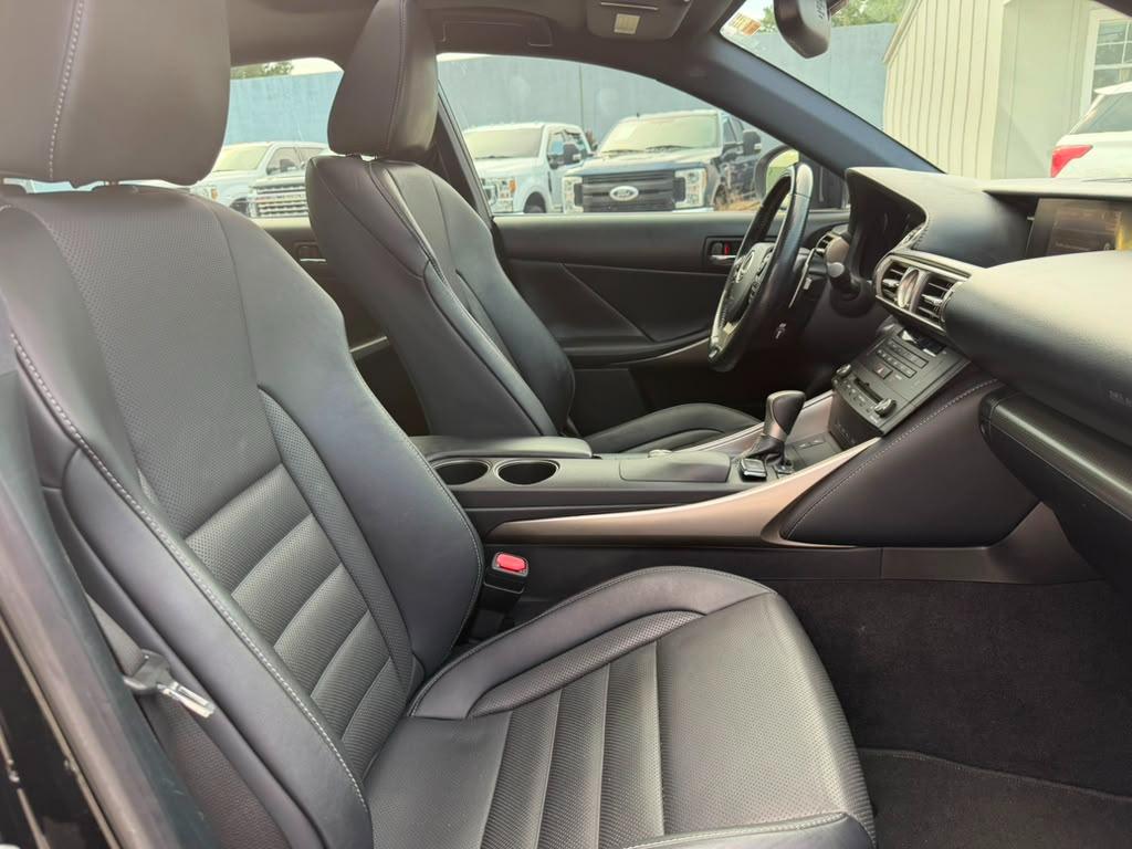 Lexus IS 200t 4dr Sdn 2016