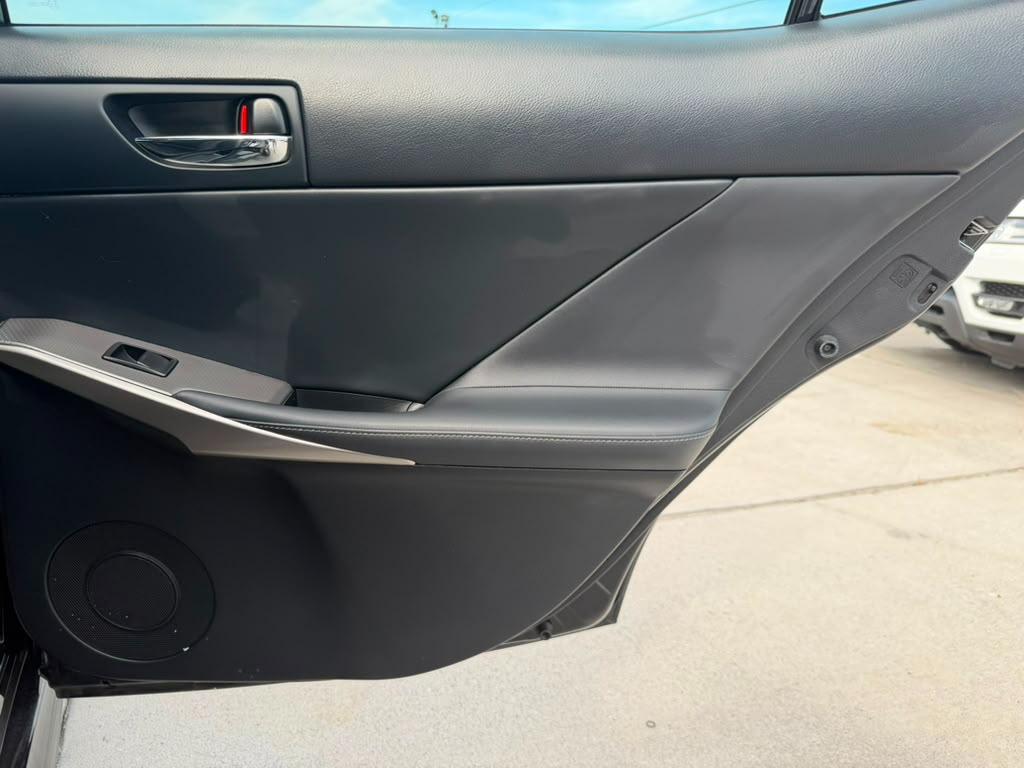 Lexus IS 200t 4dr Sdn 2016