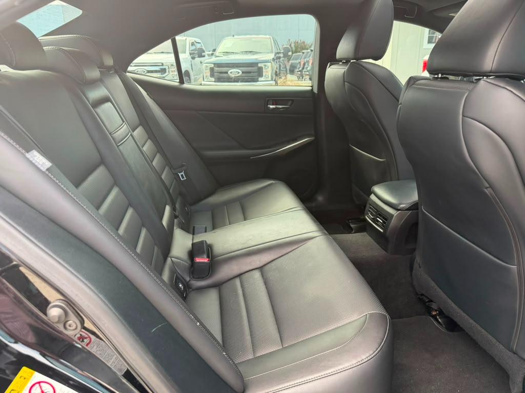 Lexus IS 200t 4dr Sdn 2016
