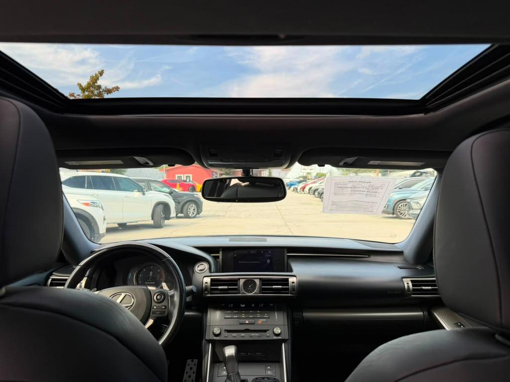 Lexus IS 200t 4dr Sdn 2016