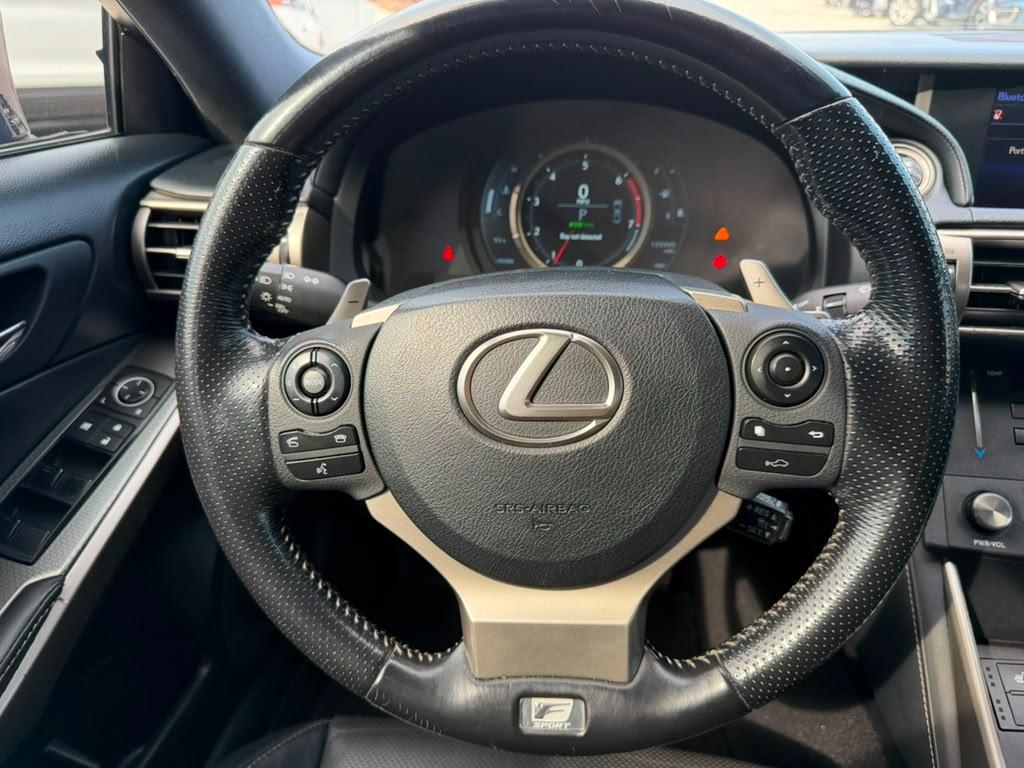 Lexus IS 200t 4dr Sdn 2016