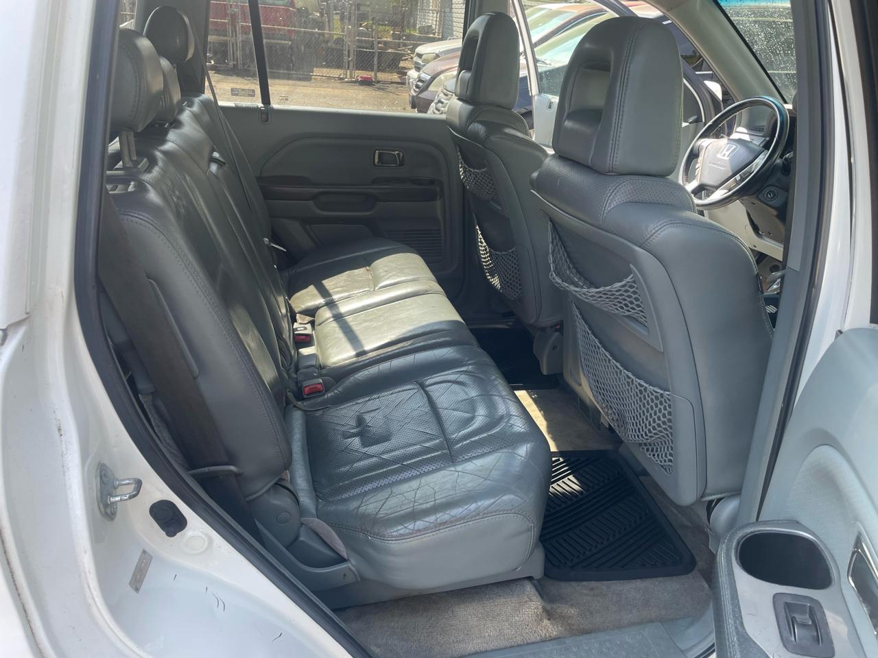 Honda Pilot EX w/ Leather and DVD 2005