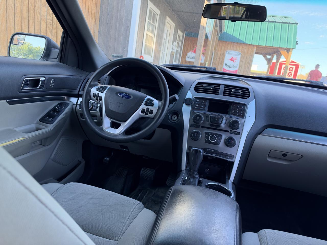 Ford Explorer Base 4WD 2013