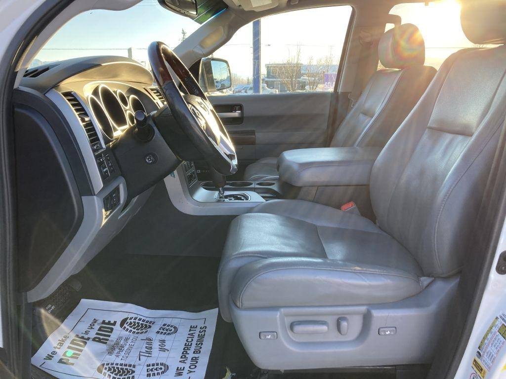 Toyota Sequoia Plantium 4WD 2014