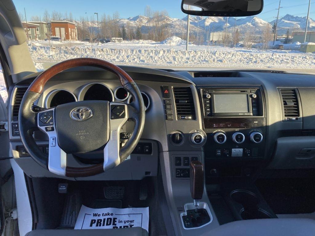 Toyota Sequoia Plantium 4WD 2014