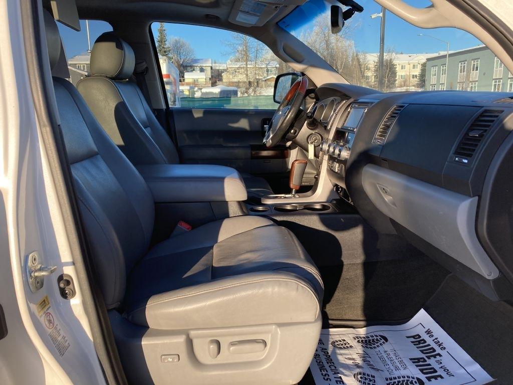 Toyota Sequoia Plantium 4WD 2014