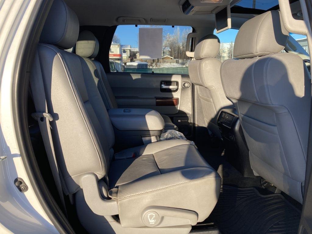 Toyota Sequoia Plantium 4WD 2014