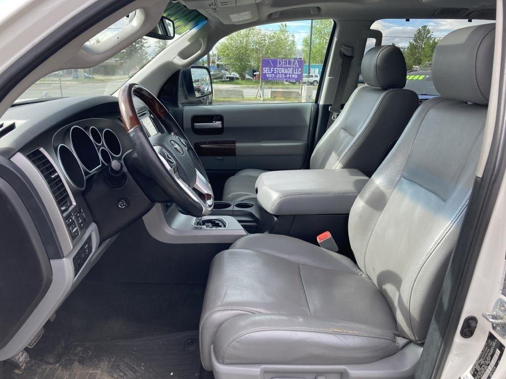 Toyota Sequoia Plantium 4WD 2014