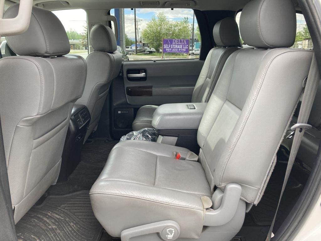 Toyota Sequoia Plantium 4WD 2014