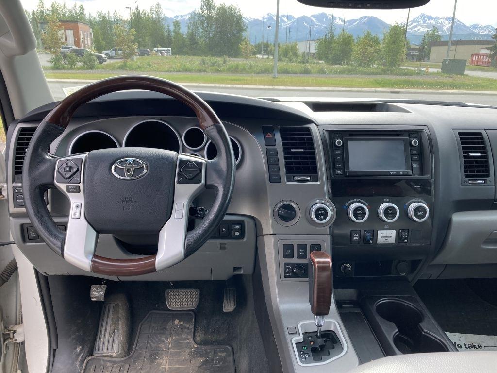 Toyota Sequoia Plantium 4WD 2014