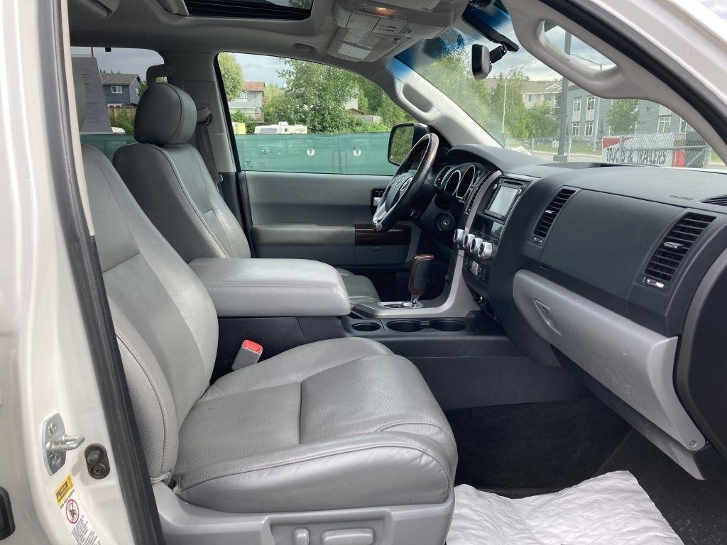 Toyota Sequoia Plantium 4WD 2014