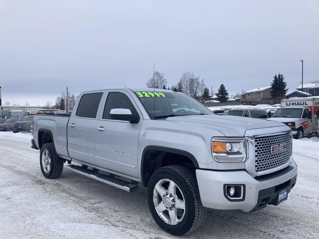 GMC Sierra 2500HD Denali Crew Cab 4WD 2015