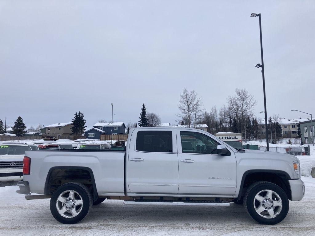 GMC Sierra 2500HD Denali Crew Cab 4WD 2015