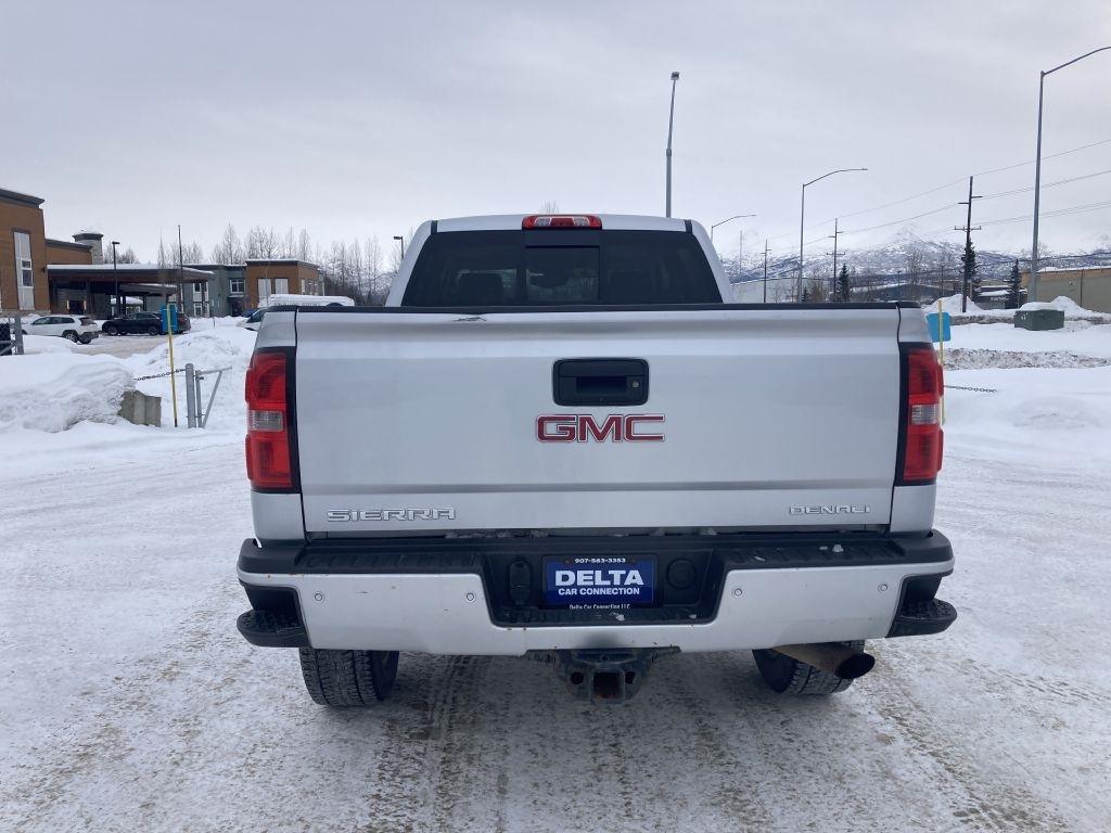GMC Sierra 2500HD Denali Crew Cab 4WD 2015