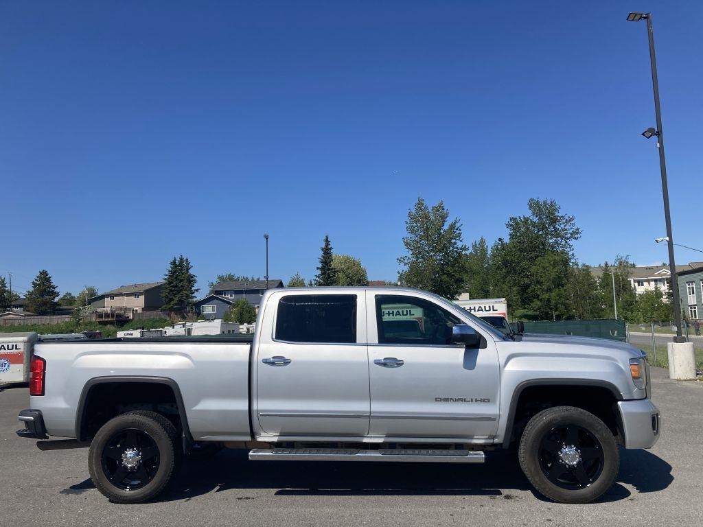 GMC Sierra 2500HD Denali Crew Cab 4WD 2015
