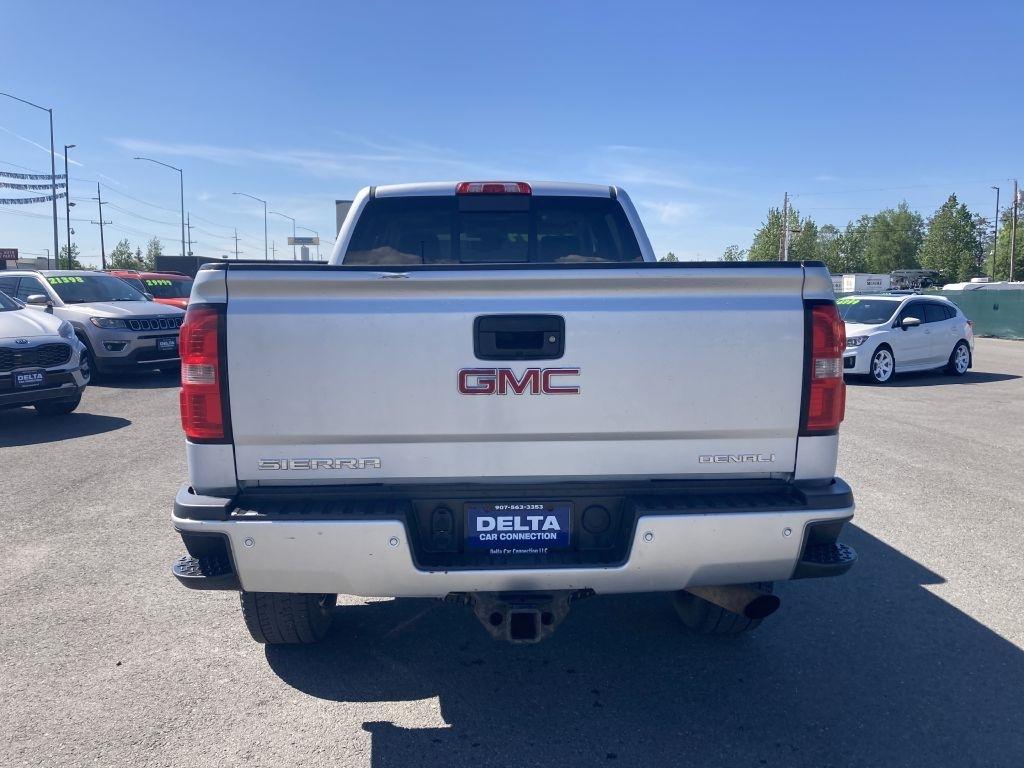 GMC Sierra 2500HD Denali Crew Cab 4WD 2015