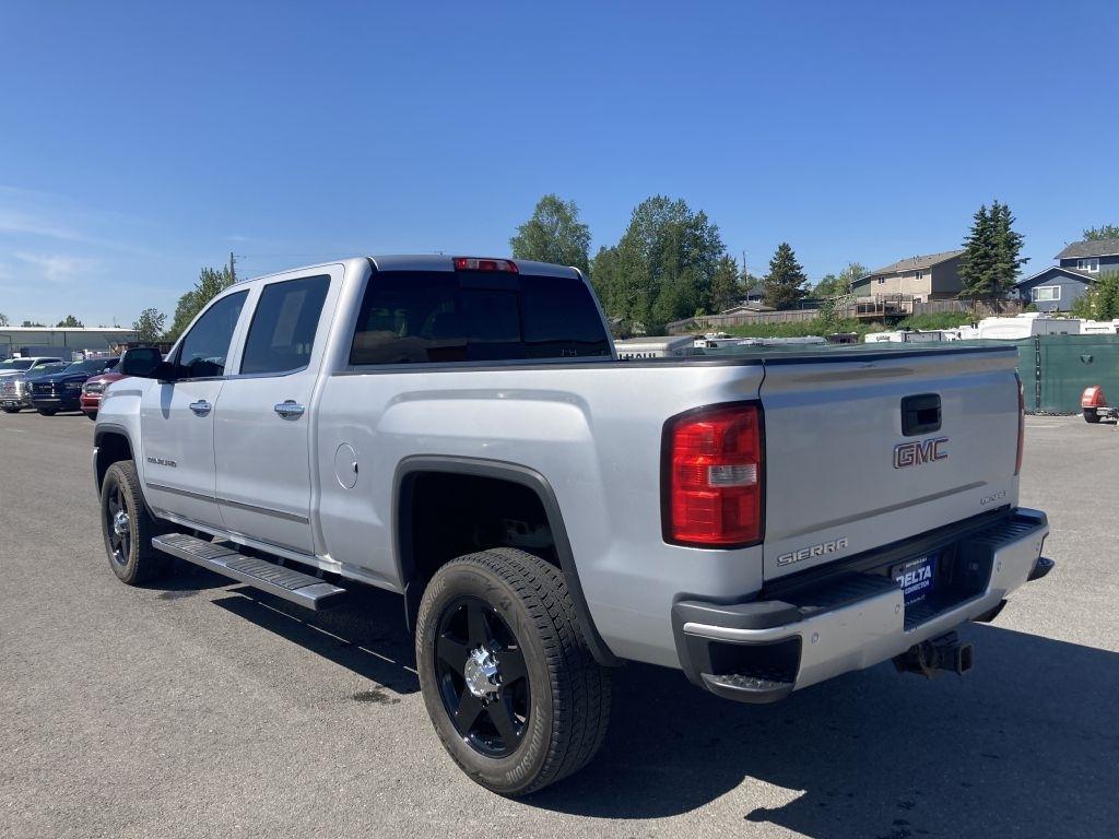 GMC Sierra 2500HD Denali Crew Cab 4WD 2015