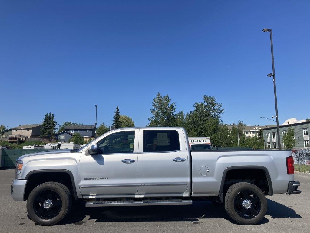 GMC Sierra 2500HD Denali Crew Cab 4WD 2015