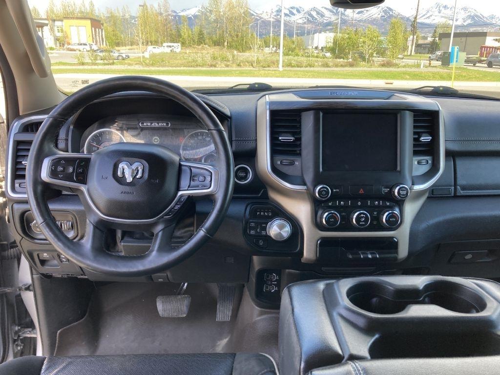RAM 1500 Laramie Crew Cab SWB 4WD 2019
