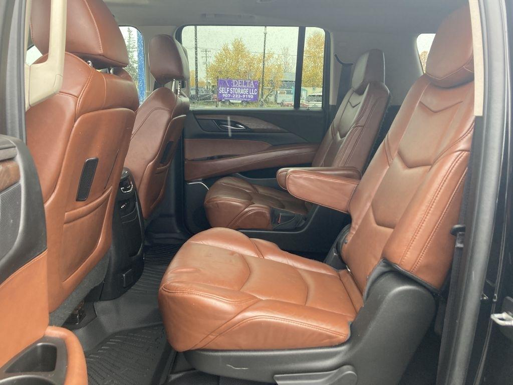 Cadillac Escalade ESV Luxury 4WD 2015