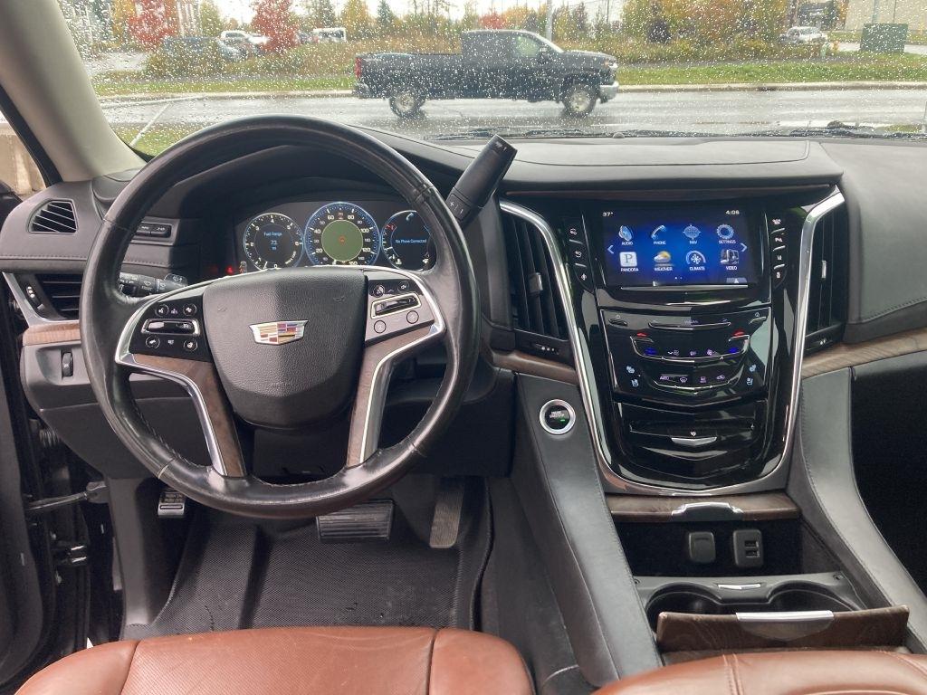 Cadillac Escalade ESV Luxury 4WD 2015