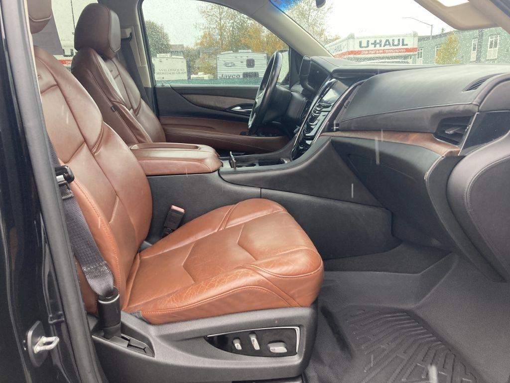 Cadillac Escalade ESV Luxury 4WD 2015