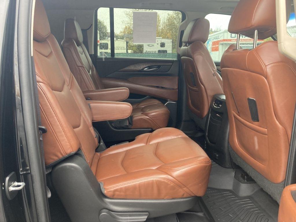 Cadillac Escalade ESV Luxury 4WD 2015