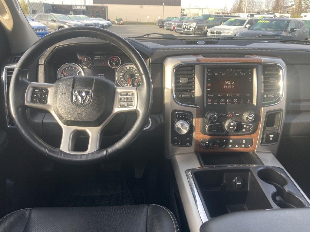 RAM 1500 Laramie Crew Cab SWB 4WD 2015