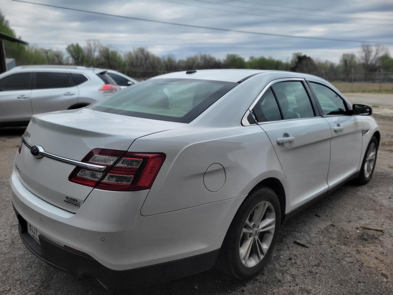 Ford Taurus SEL FWD 2017