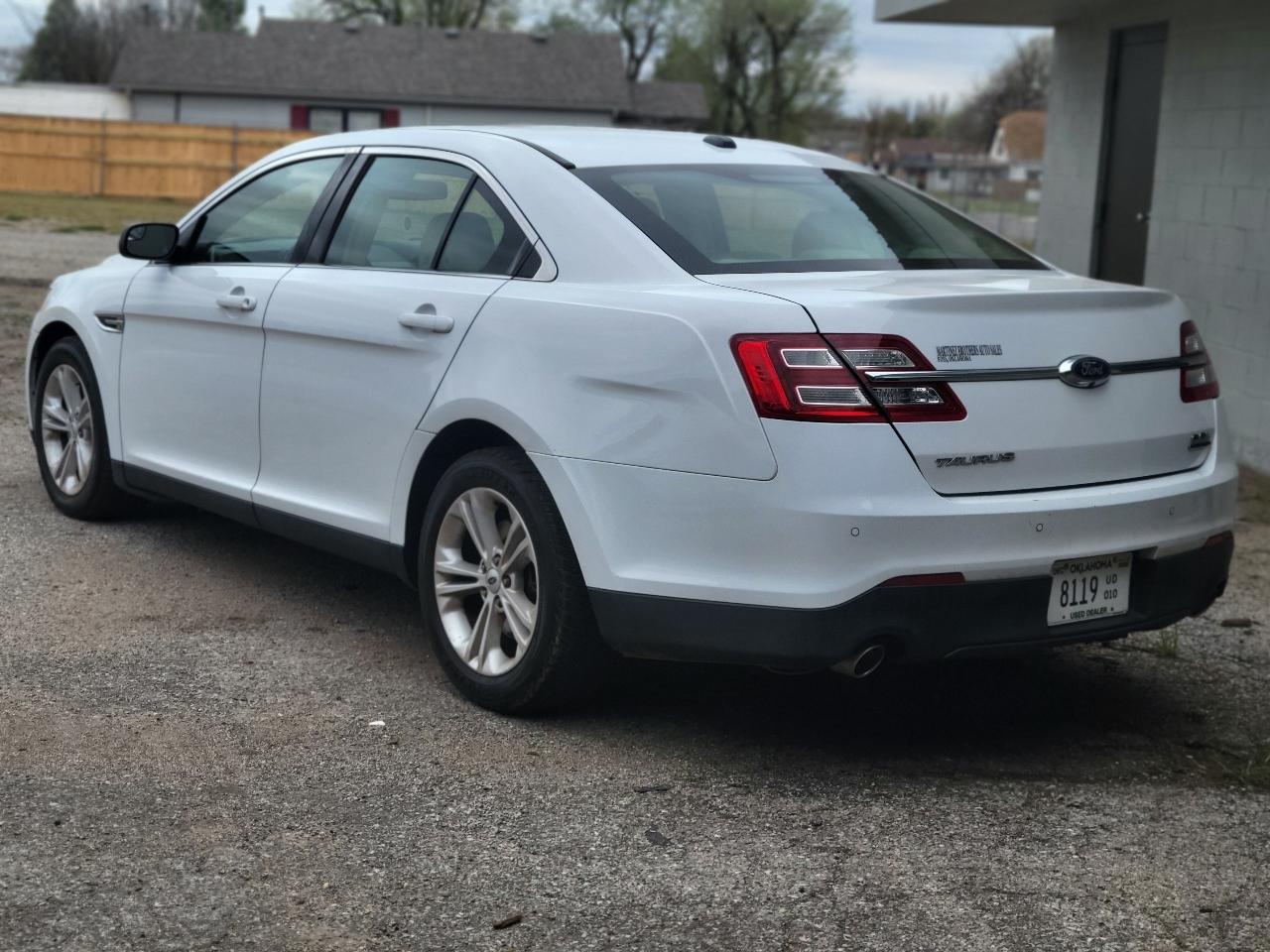 Ford Taurus SEL FWD 2017
