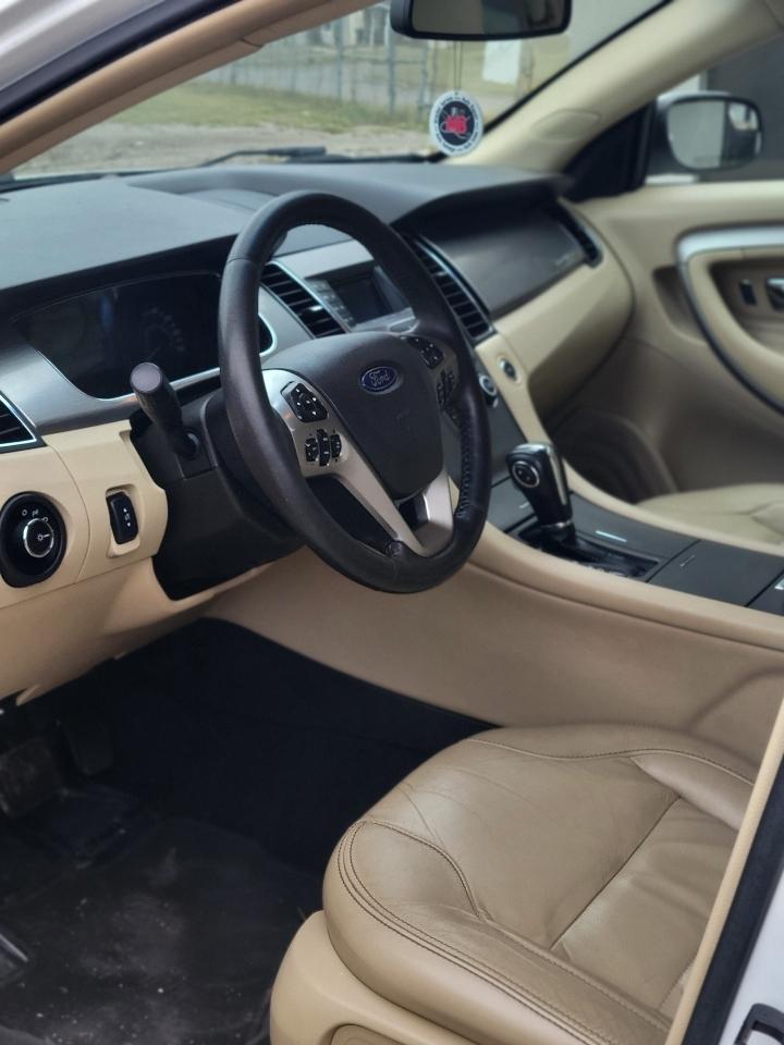 Ford Taurus SEL FWD 2017