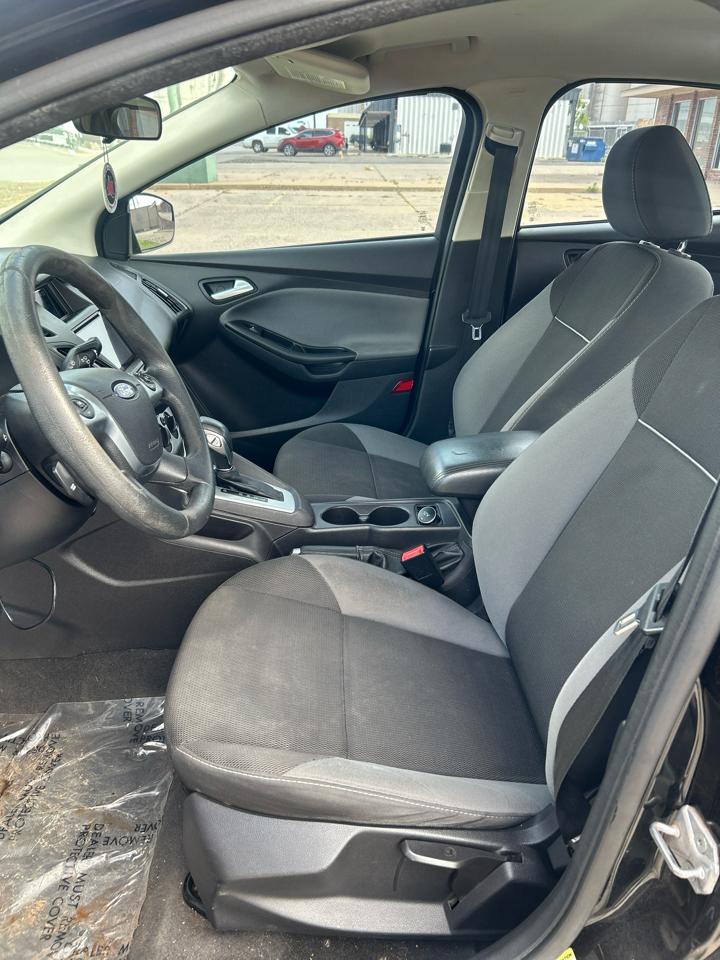 Ford Focus SE Sedan 2014