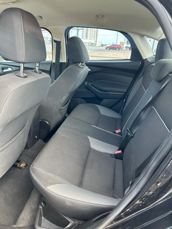 Ford Focus SE Sedan 2014