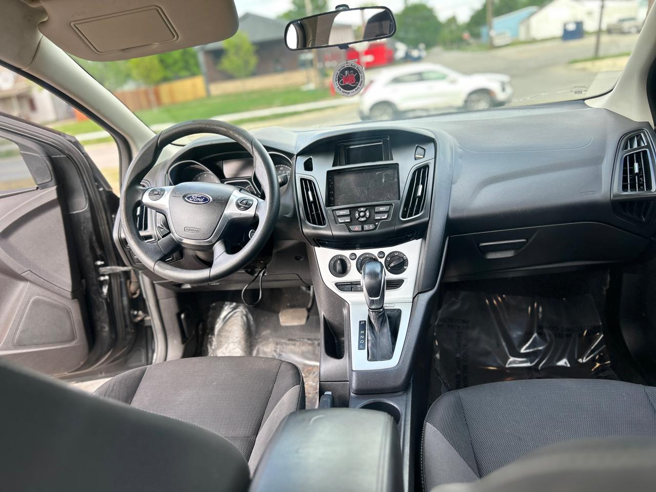 Ford Focus SE Sedan 2014