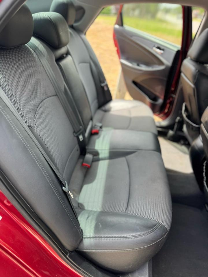 Hyundai Sonata SE Auto 2011