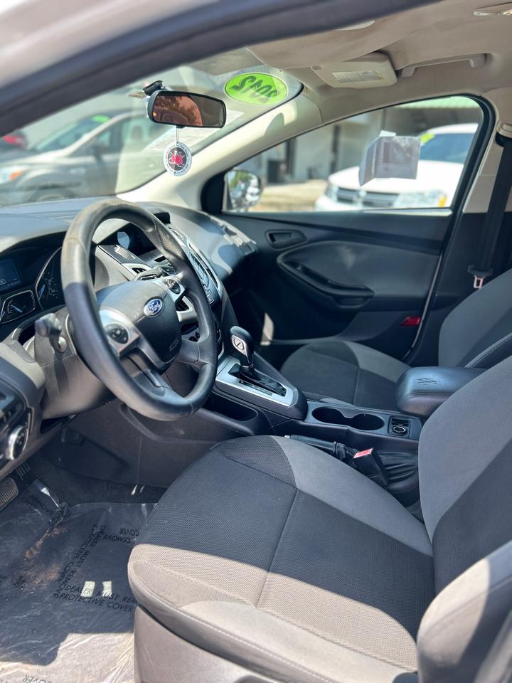 Ford Focus SE 2012