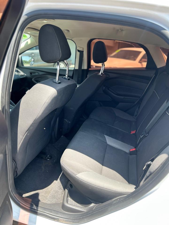 Ford Focus SE 2012