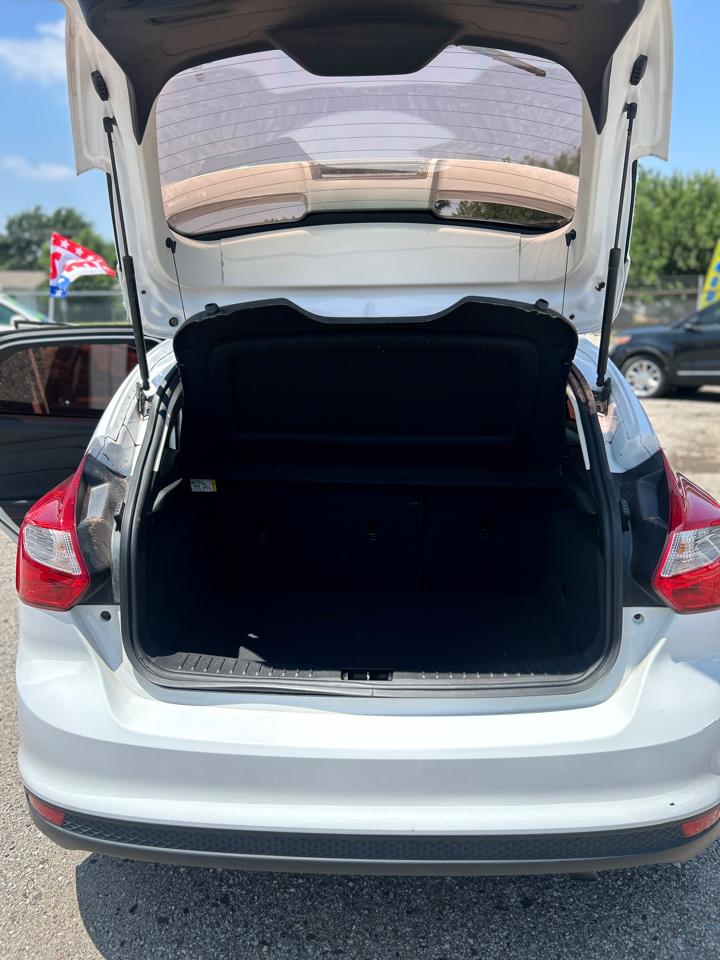 Ford Focus SE 2012