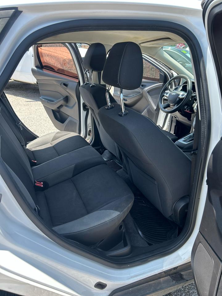 Ford Focus SE 2012
