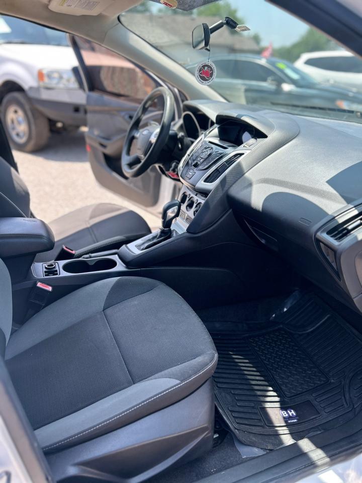 Ford Focus SE 2012