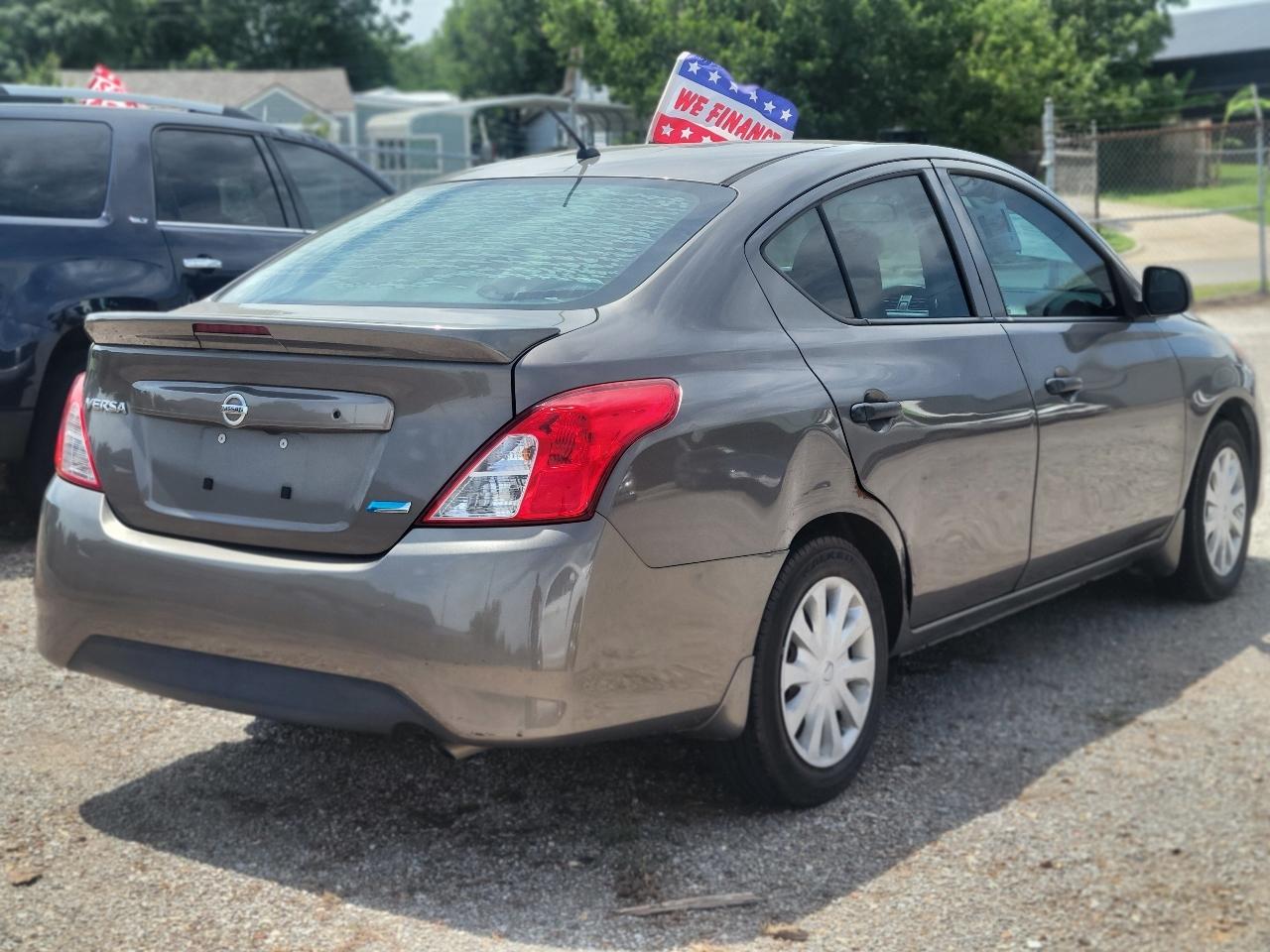 Nissan Versa 1.6 S 5M 2015