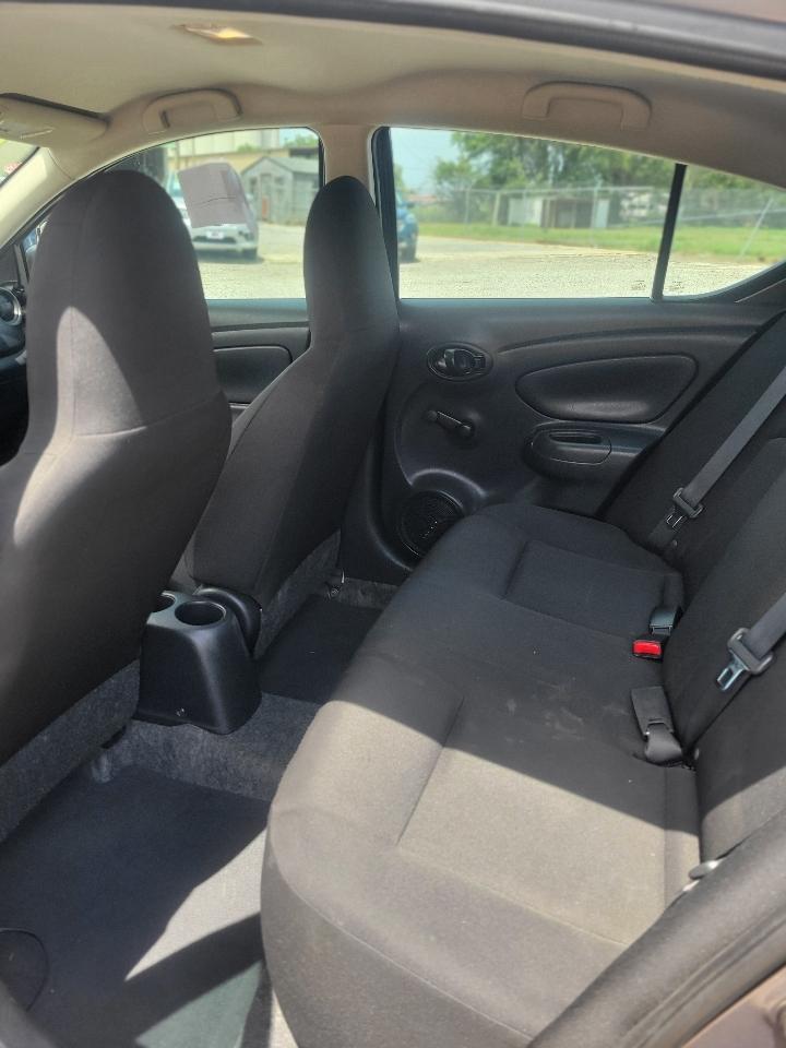 Nissan Versa 1.6 S 5M 2015